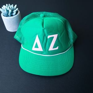 ΔΖ Vintage Delta Zeta Trucker Hat